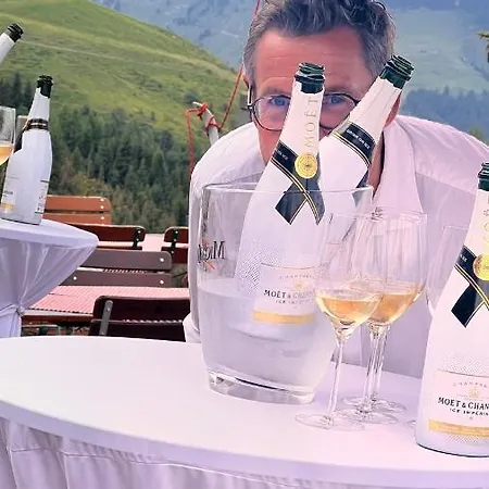 Hocheckhuette On Of The Hahnenkamm Mountain Estalagem *