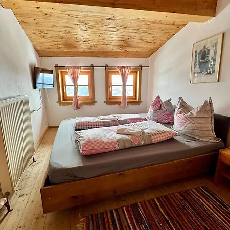 Hocheckhuette On Of The Hahnenkamm Mountain קיצביהל