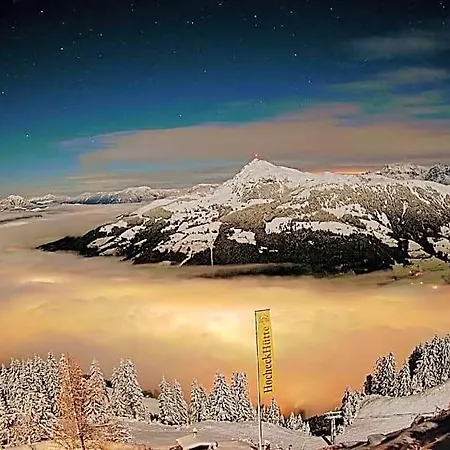 Hocheckhuette On Of The Hahnenkamm Mountain 宾馆 基茨比厄尔