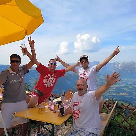 Hocheckhuette On Of The Hahnenkamm Mountain 基茨比厄尔