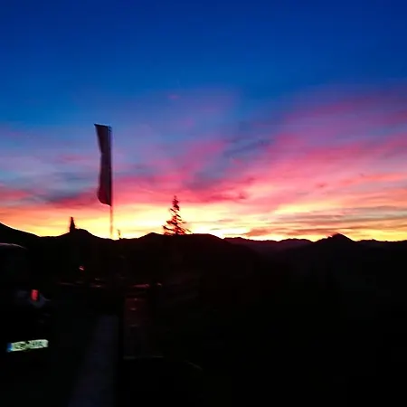 Hocheckhuette On Of The Hahnenkamm Mountain * 基茨比厄尔