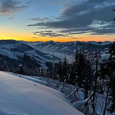 Hocheckhuette On Of The Hahnenkamm Mountain * 基茨比厄尔