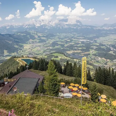 Hocheckhuette On Of The Hahnenkamm Mountain キッツビュール