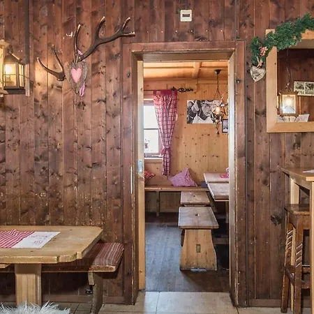 Hocheckhuette On Of The Hahnenkamm Mountain イン *
