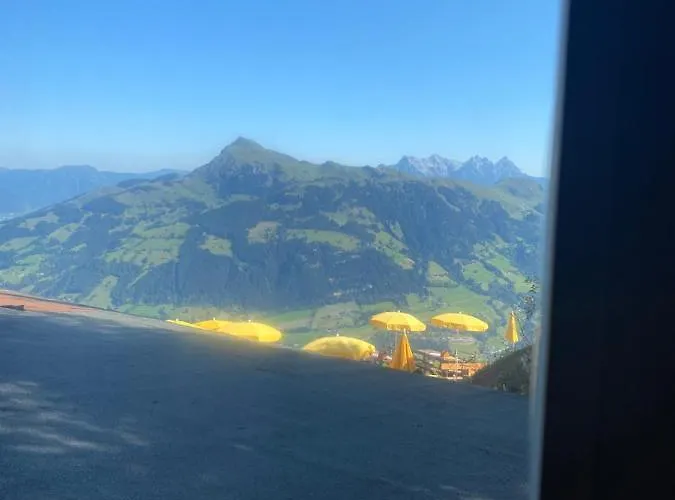 Hocheckhuette On Of The Hahnenkamm Mountain Han/Misafirhane