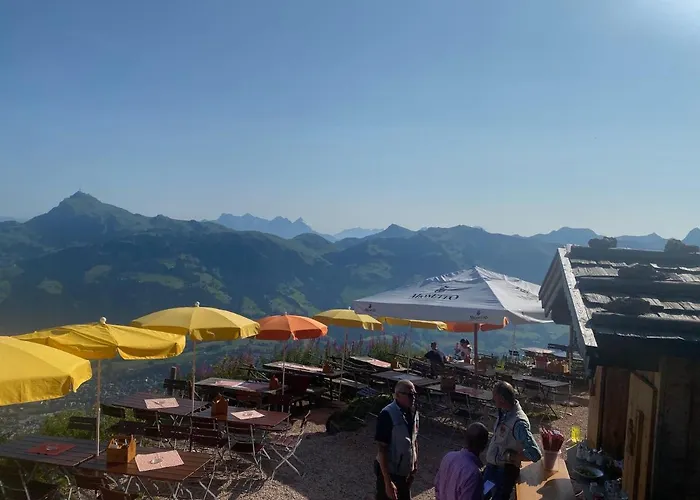 Hocheckhuette On Of The Hahnenkamm Mountain Han/Misafirhane Kitzbühel