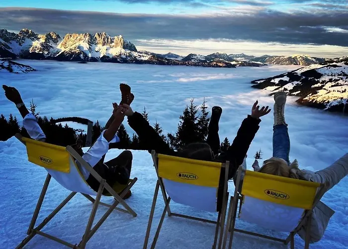 Hocheckhuette On Of The Hahnenkamm Mountain אורחן קיצביהל