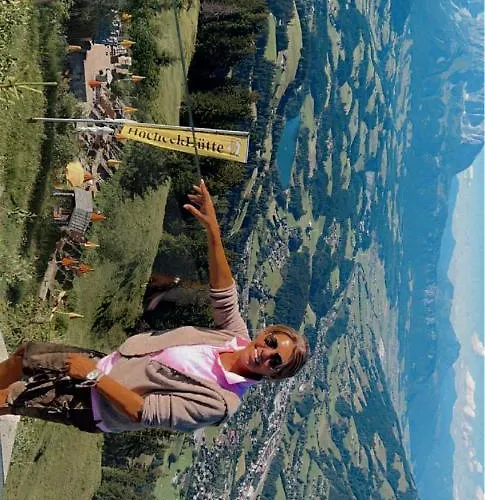 Hocheckhuette On Of The Hahnenkamm Mountain אורחן קיצביהל
