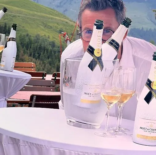 Hocheckhuette On Of The Hahnenkamm Mountain אורחן *