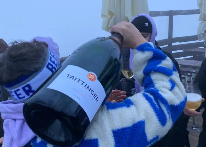 אורחן Hocheckhuette On Of The Hahnenkamm Mountain קיצביהל