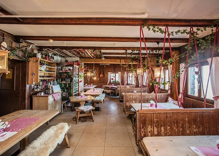 אורחן Hocheckhuette On Of The Hahnenkamm Mountain קיצביהל