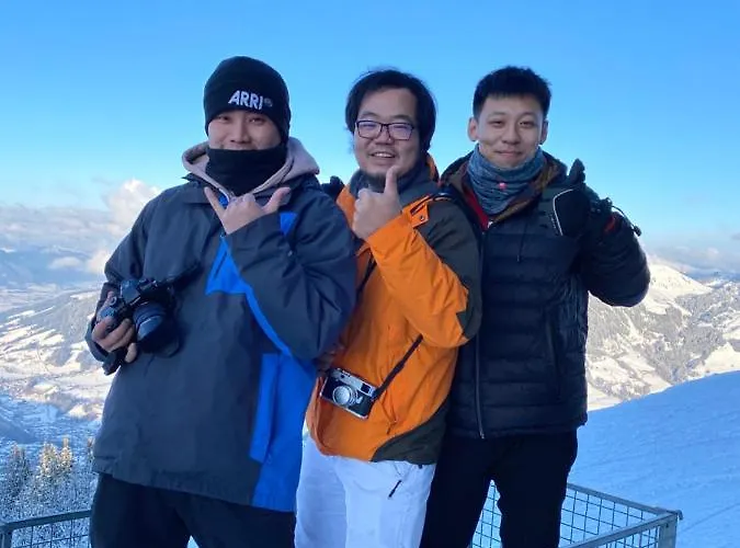 Hocheckhuette On Of The Hahnenkamm Mountain אורחן קיצביהל