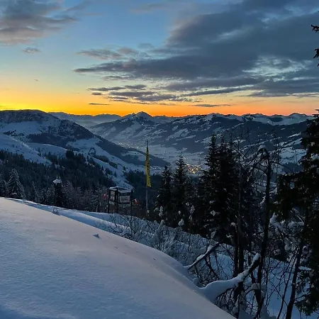 여관 Hocheckhuette On Of The Hahnenkamm Mountain