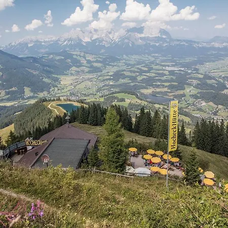 Hocheckhuette On Of The Hahnenkamm Mountain 키츠부헬