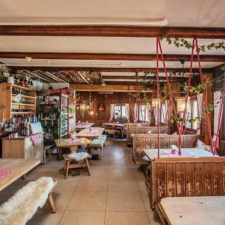 بيت ريفي Hocheckhuette On Of The Hahnenkamm Mountain كيتزبوهيل