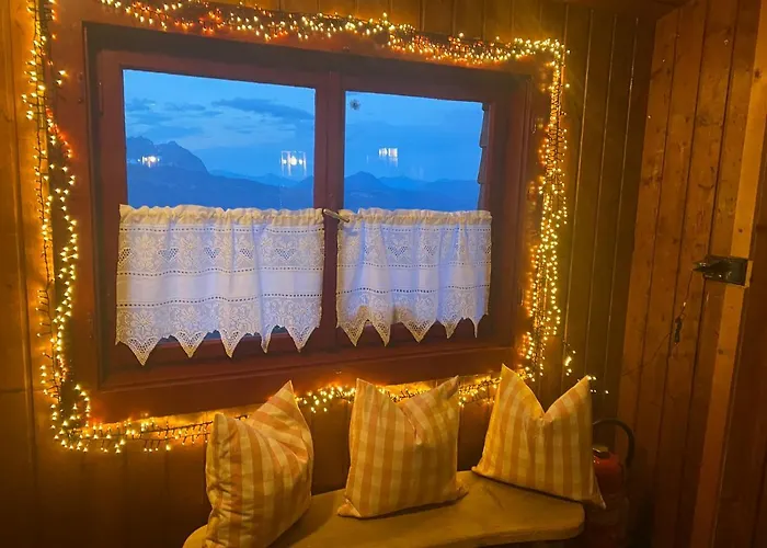 Värdshus Hocheckhuette On Of The Hahnenkamm Mountain