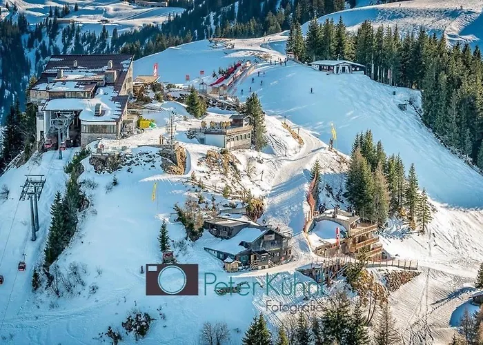 Hocheckhuette On Of The Hahnenkamm Mountain Värdshus *