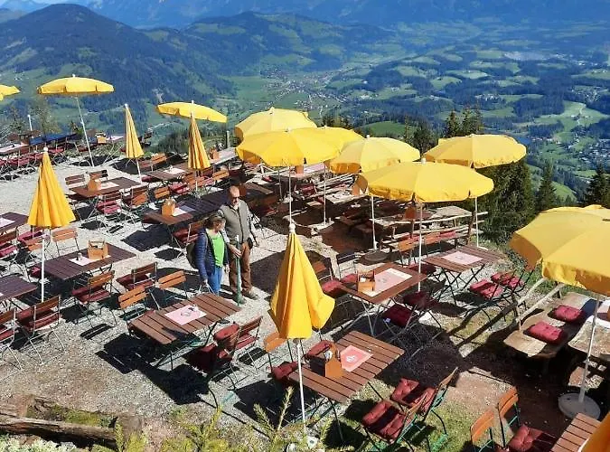 Värdshus Hocheckhuette On Of The Hahnenkamm Mountain *