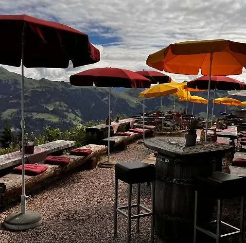 Hocheckhuette On Of The Hahnenkamm Mountain Värdshus