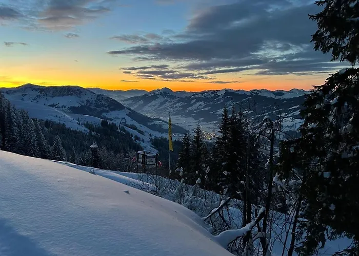 Värdshus Hocheckhuette On Of The Hahnenkamm Mountain
